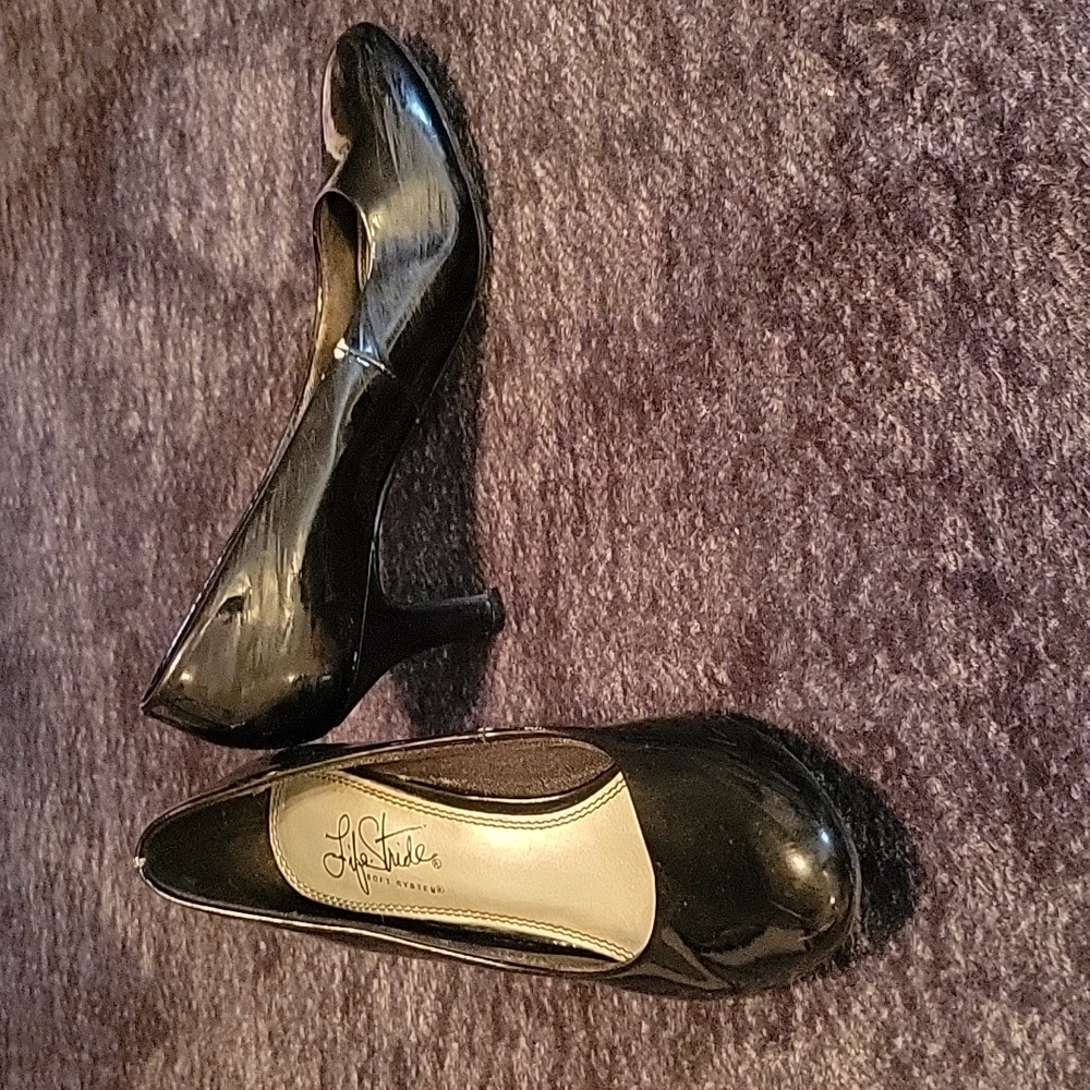 Black Pumps